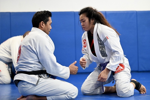 Gracie Barra Westside Albuquerque: How many fundamental positions are taught in jiu-jitsu for beginners | Phone: +1 (505) 818-8077 Gracie Barra Westside Albuquerque: How many fundamental positions are taught in jiu-jitsu for beginners | Phone: +1 (505) 818-8077